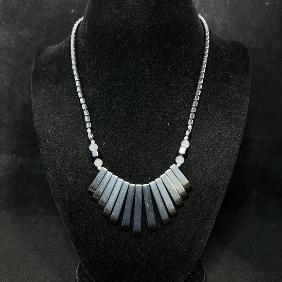 Vintage White Cats Eye And Hematite Graduating V Shaped Bib Necklace 18" (3739) - Picture 1 of 6